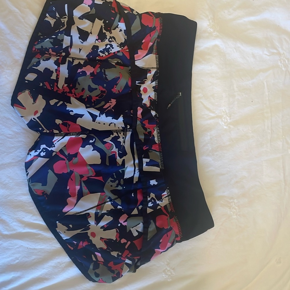 Lululemon shorts size 8